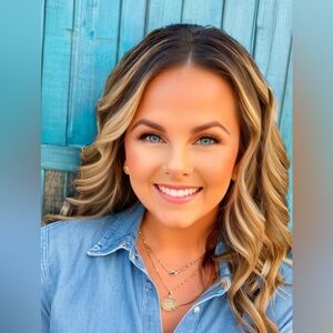 Meet your Posher, Heather. 💌